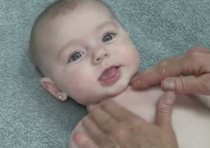 Masaje infantil y para bebés basado en la antigua tradición de la India