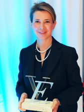 Técnica Atenea de relleno de la zona de las ojeras de la Dra. Natalia Ribé, galardonada con un premio al mejor tratamiento médico estético