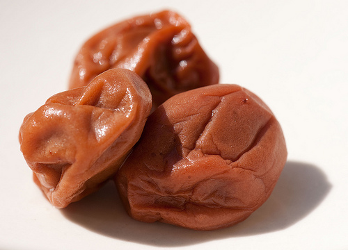 Ciruelas fermentadas en macrobiótica para la salud 1 umeboshi1